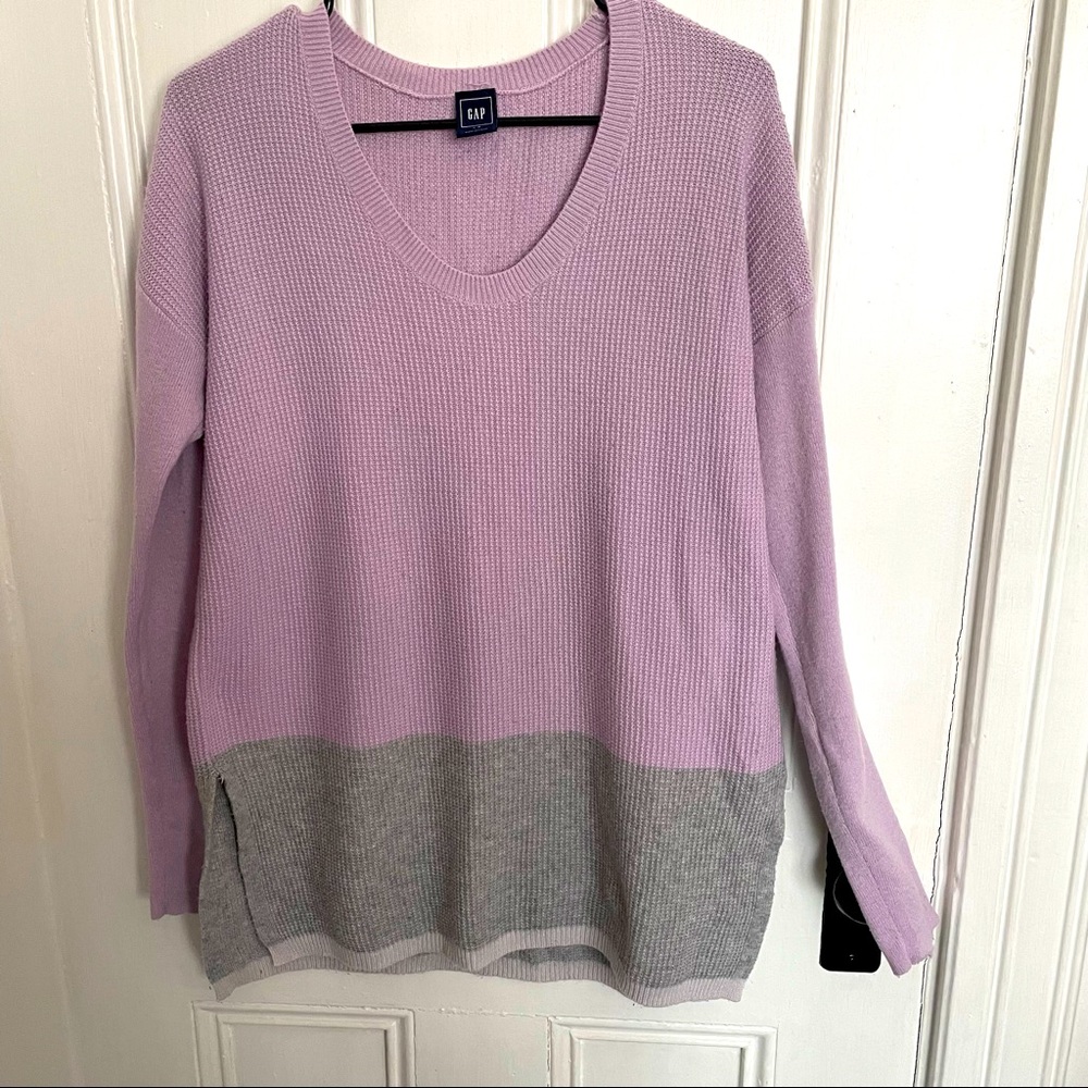 GAP tunic sweater size large with slits
